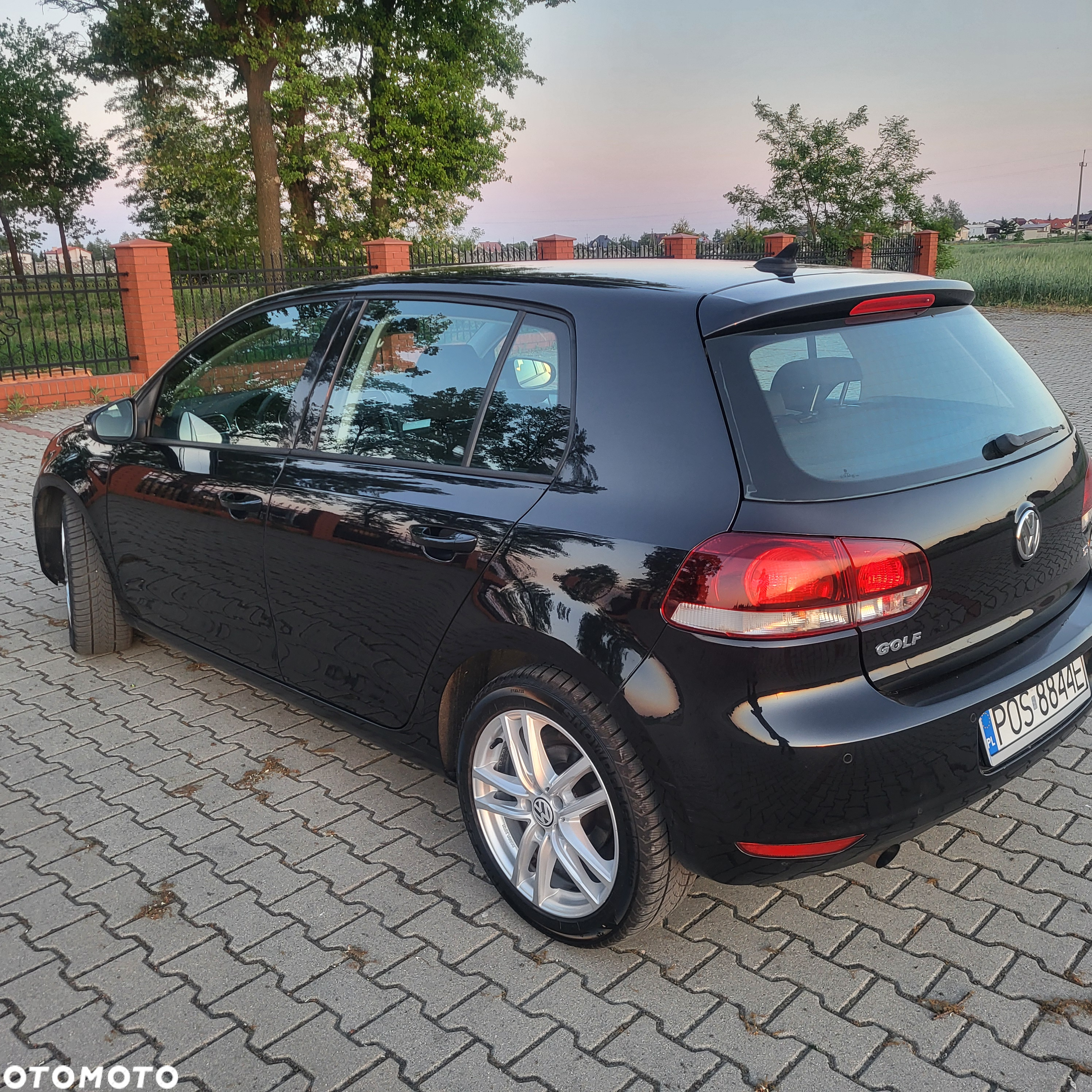 Volkswagen Golf 1.6 TDI DPF Highline - 4