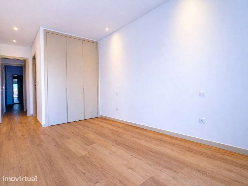 Venda | 2 Suites | 2 Varandas | Lugar de Garagem | Elevador-7