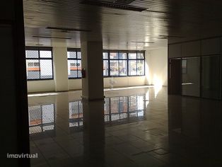 Arrendamento de Escritório 327m2 na Alameda António Sérgio - Grande imagem: 4/9