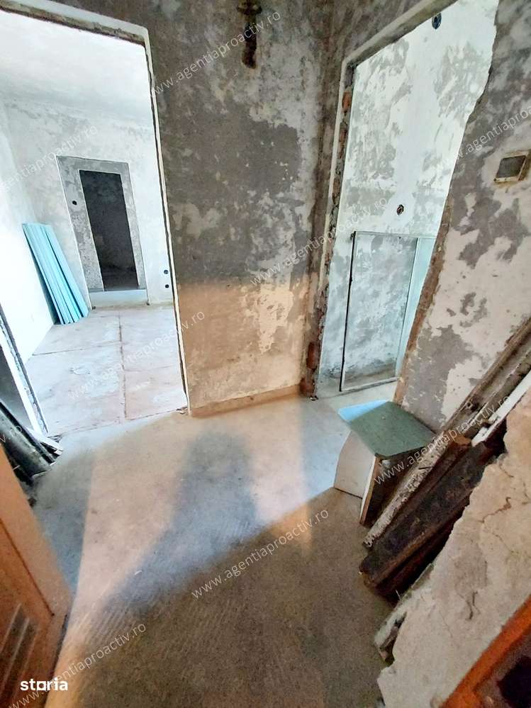 Apartament 3 camere, etaj 1, la doi pași de strada principală - Imagine principală: 4/8