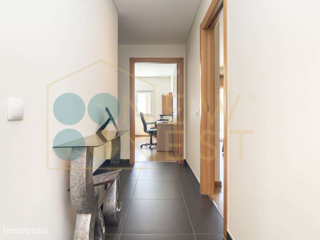 Apartamento T4 com Terraço, 3 varandas, 2 Parqueamentos e Arrecadaç...-15