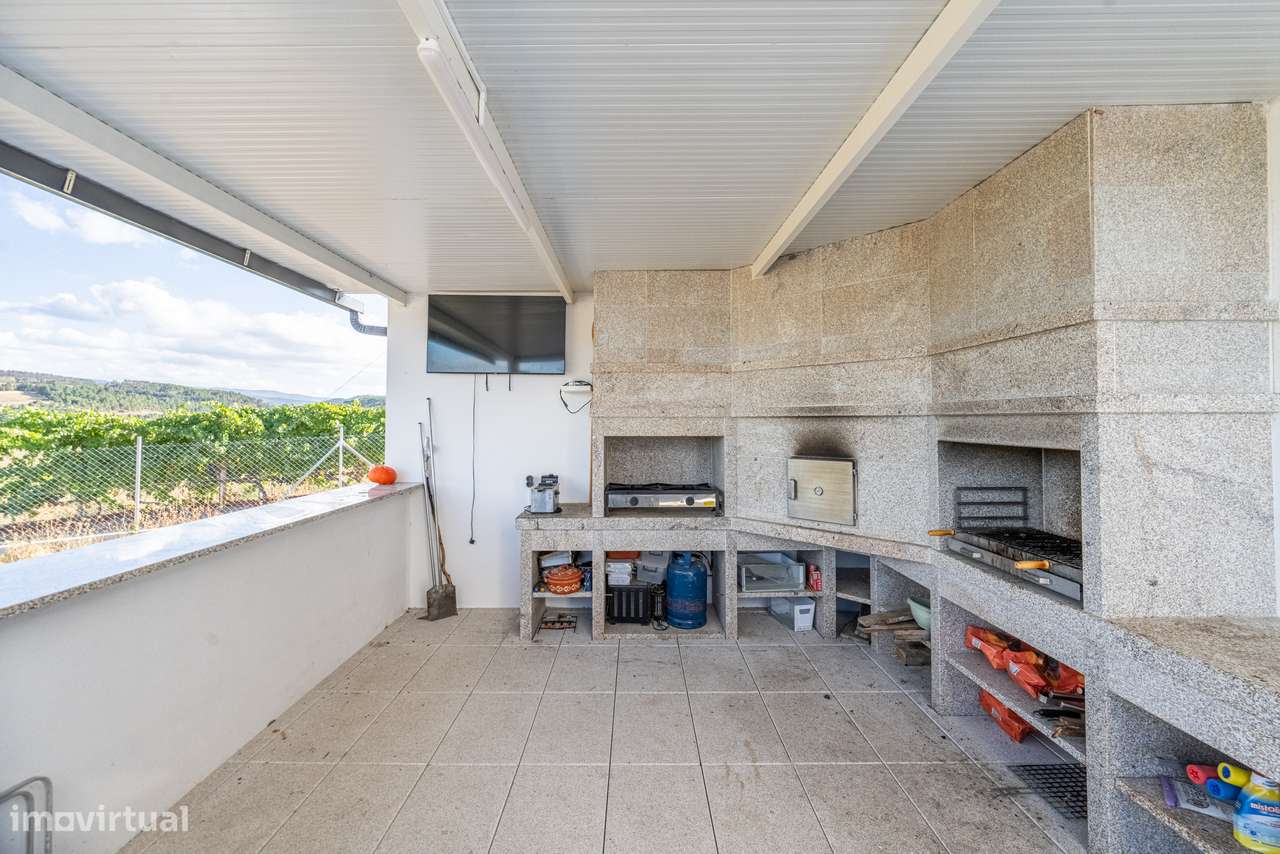 Moradia T4 semi-nova c/ 4 suites-37