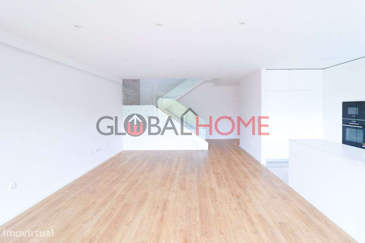 Moradia T3 Nova com Terraço e Piscina em São Pedro da Cova-17