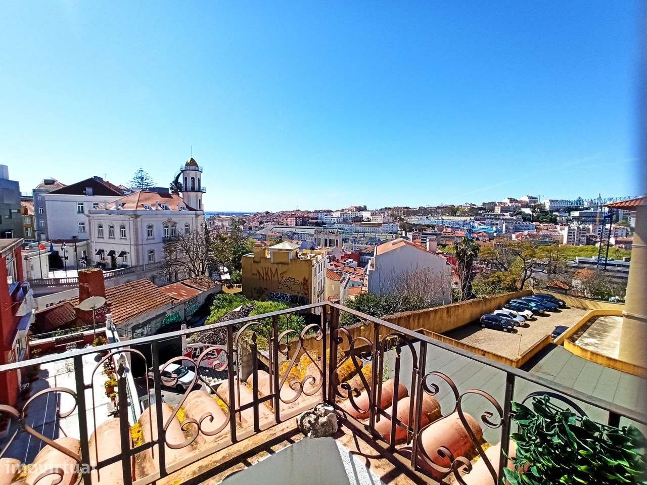 Apartamento com terraço e vista junto ao jardim do Torel-16