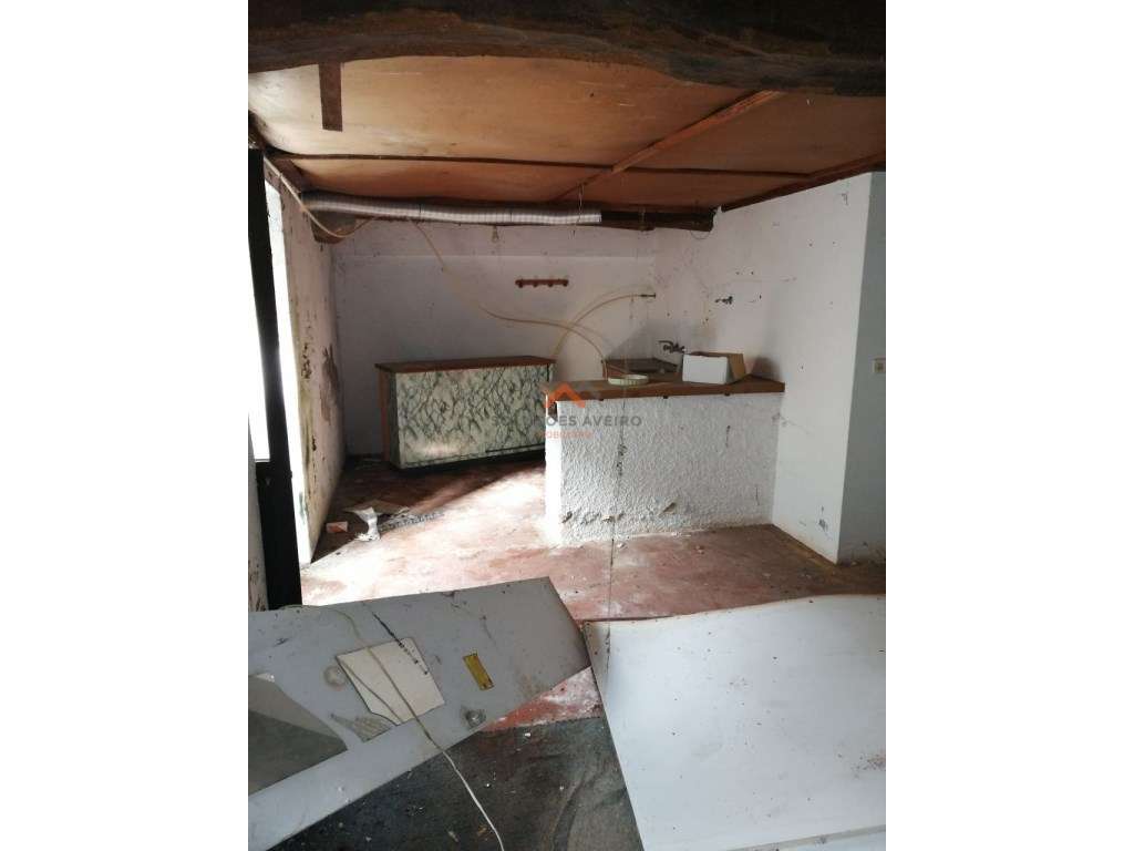 Moradia T4 com Espaço Comercial-47