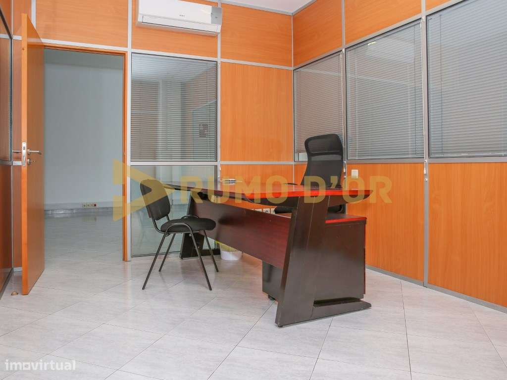 Loja com Armazém e escritórios-20