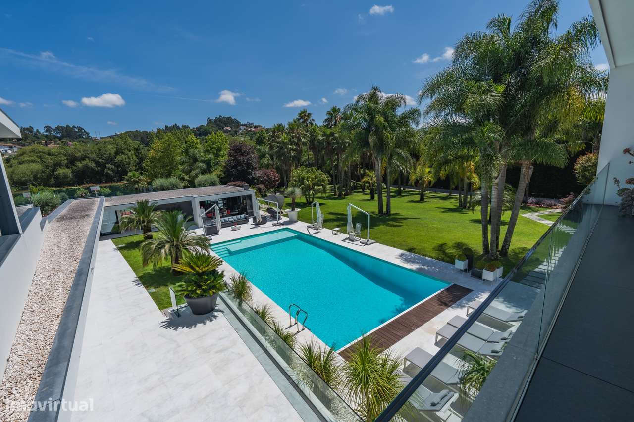 Deslumbrante moradia T5 com luxuriante espaço exterior - Grande imagem: 4/60