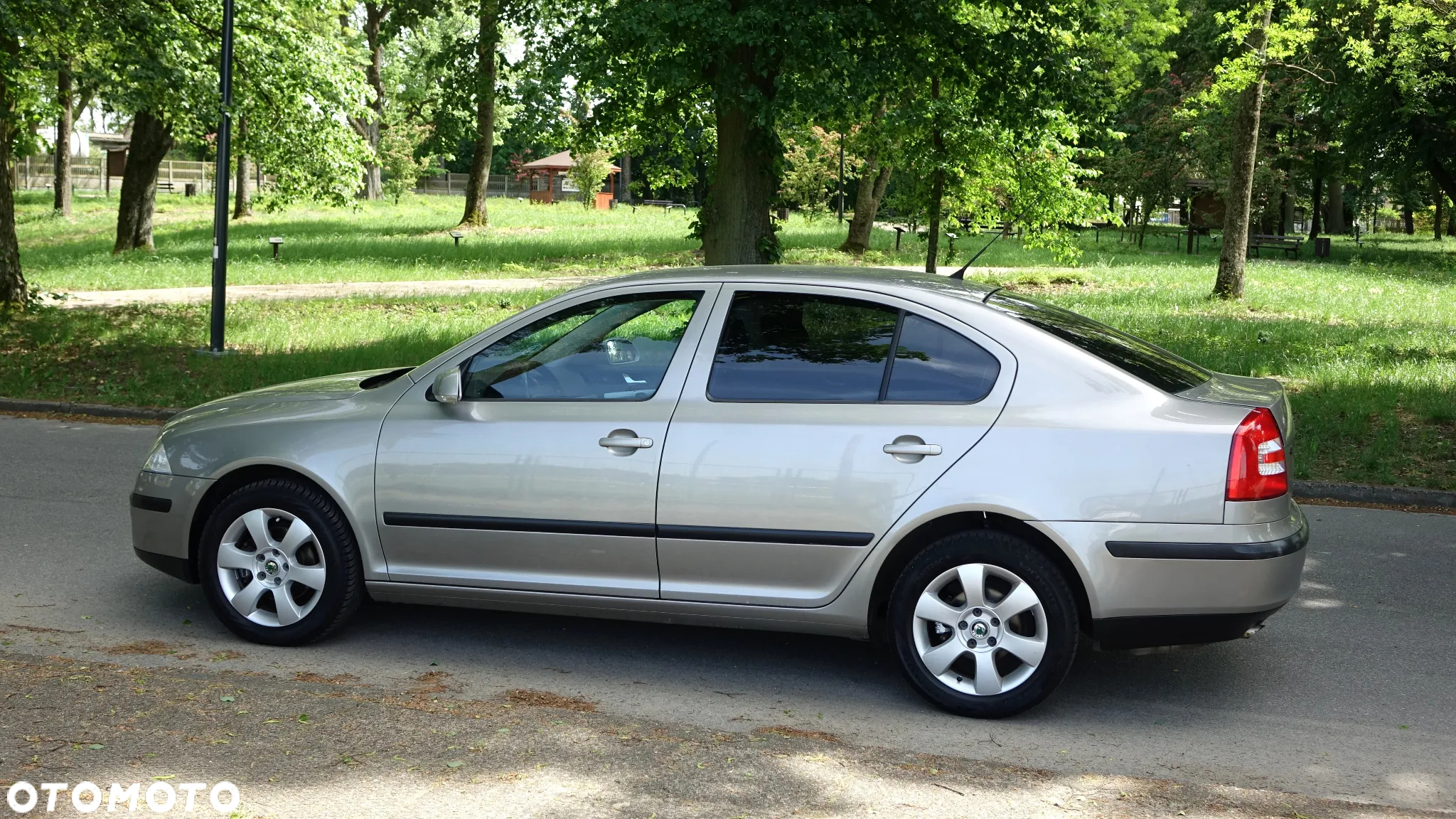 Skoda Octavia 1.6 Ambiente - 27