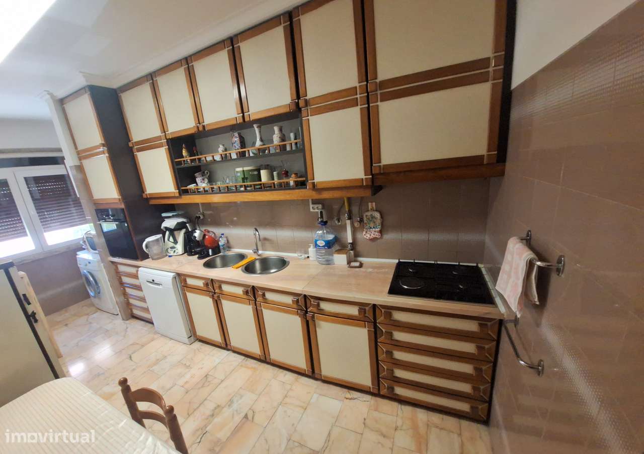 T3 em Prédio de Prestigio nas Laranjeiras com Garagem e Court Ténis-11