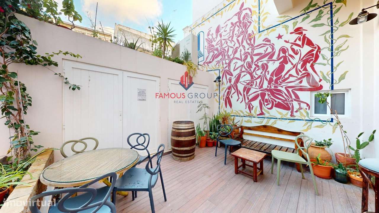 Prédio Histórico com Alojamento Local, Restauração e Espaço...-28