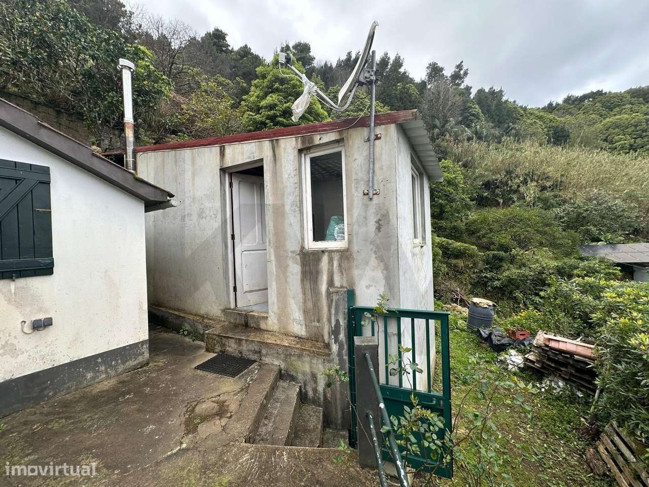 Moradia Rústica com Vista Deslumbrante em Ambiente Natural - Grande imagem: 3/22