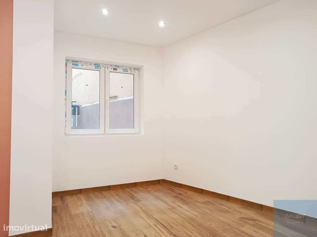 Apartamento T2 Totalmente Remodelado na Estela em Lisboa - Grande imagem: 3/39