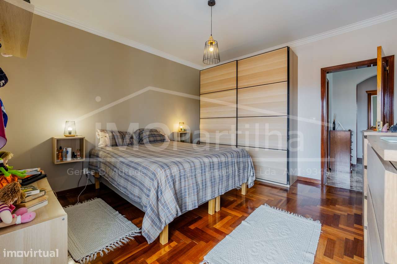 Moradia T5 Isolada com Potencial | 197 m² | São Domingos Rana-17