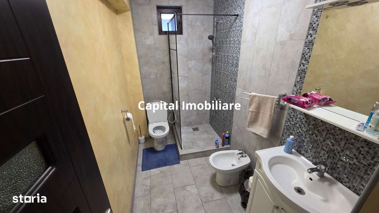 Casă P+1 golful Mraconia cu vedere la apă, 2 km de Chipul lui Decebal - Imagine principală: 5/17