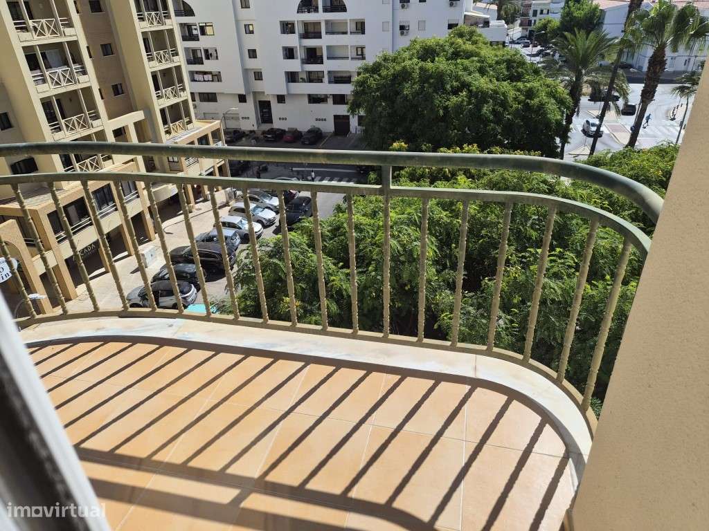 Magnífico T1 com 85 m² no Centro de Quarteira - A Passos da Praia-15