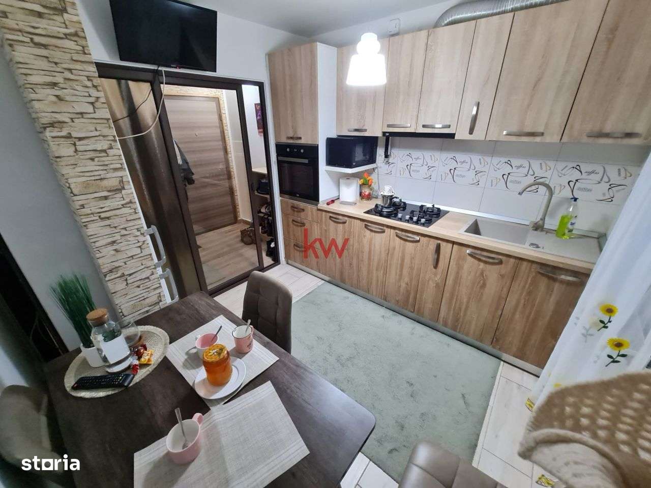 Apartament ultrafinisat cu balcon, la parter, in Pod de Piatra, fara r-1