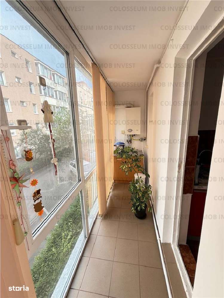 Apartament cu 3 camere, decomandat - zona Astra-12