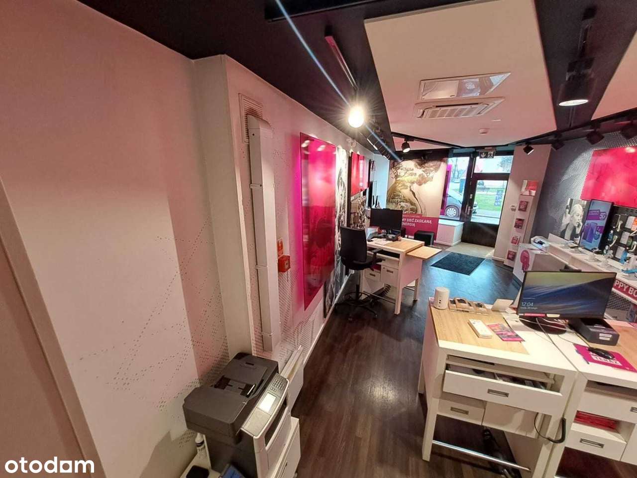 Na sprzedaż lokal usługowy w centrum Prudnika pow.71,40 m2-1