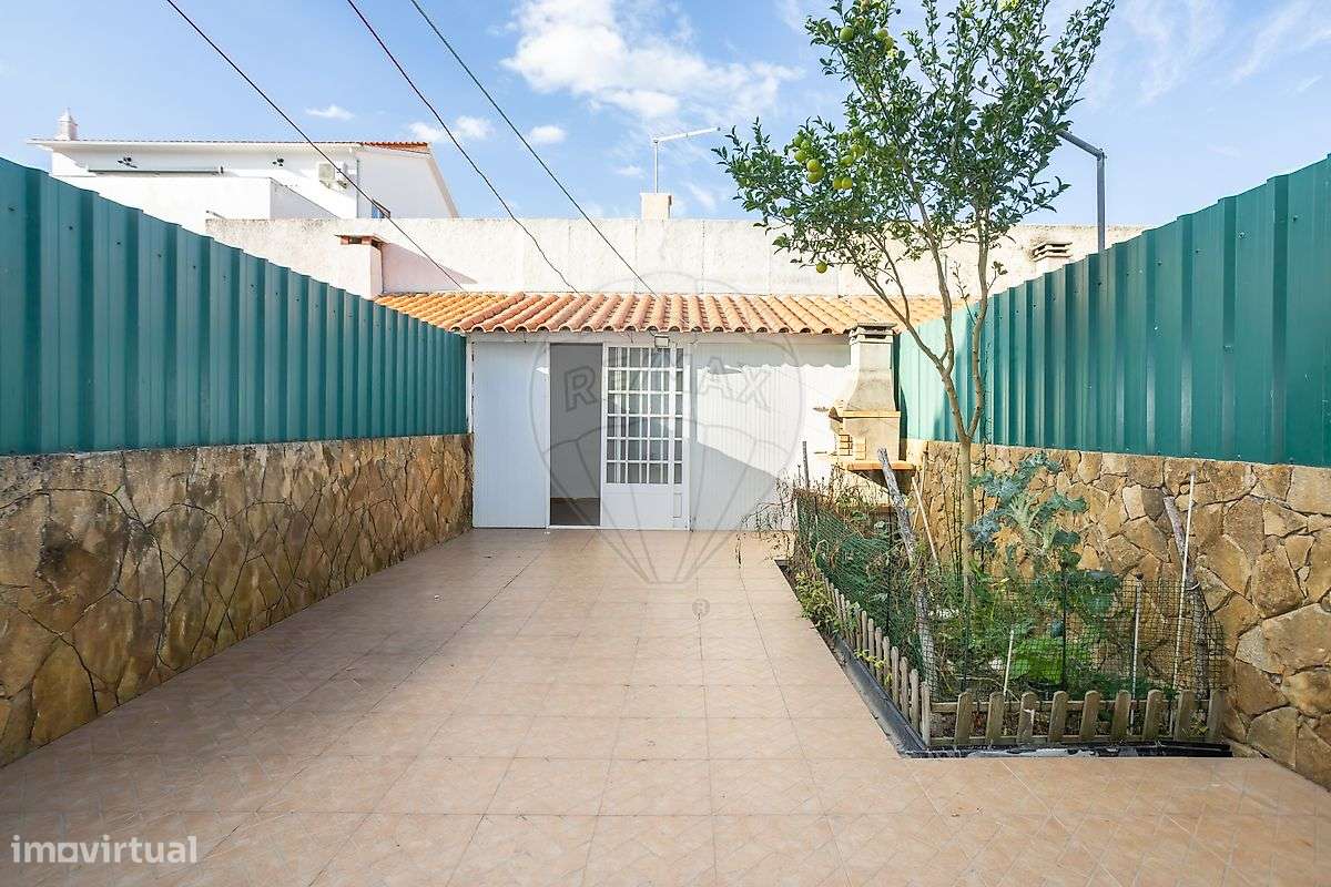 Moradia T3 com Quintal, Escritório e Churrasqueira – Quinta do Conde-17