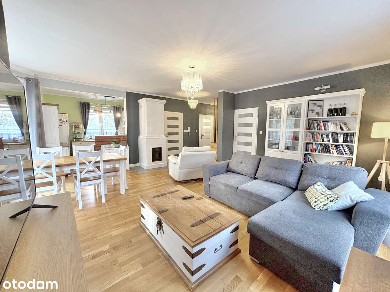 Dom 6 pokoi, wygodny, idealny rozkład pomieszczeń, duży garaż-0