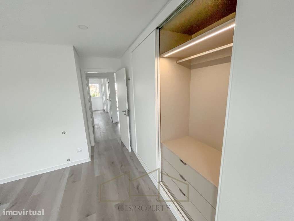 Moradia T4 Isolada Sobreda-23