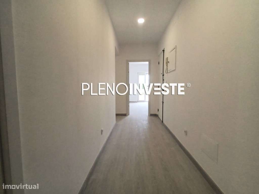 T4 Totalmente remodelado com vista rio no Seixal-18