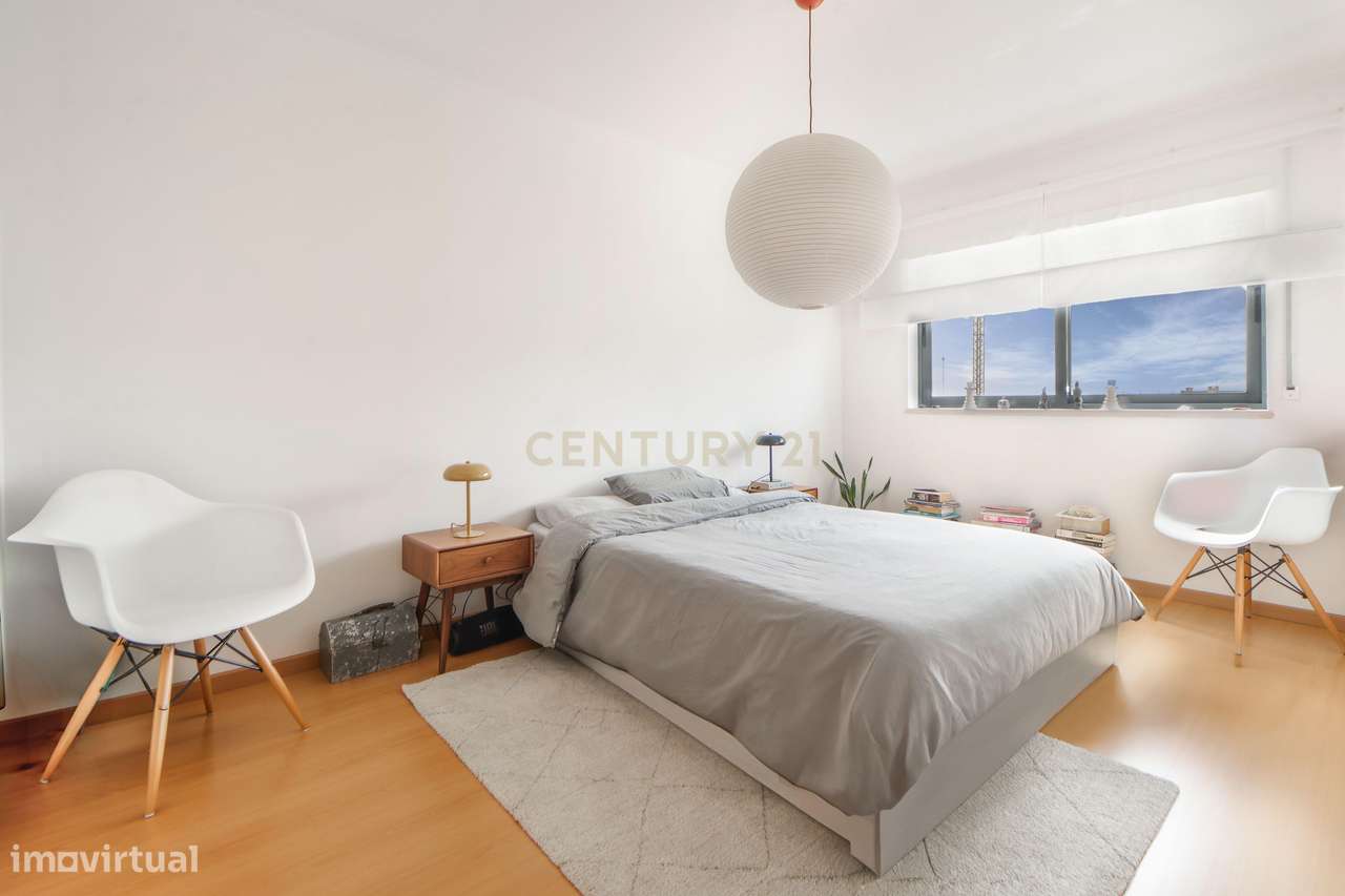 Apartamento T3 | 86 m2 + 14 m2 | Lugar de Garagem | Vista Rio Tejo | A-28