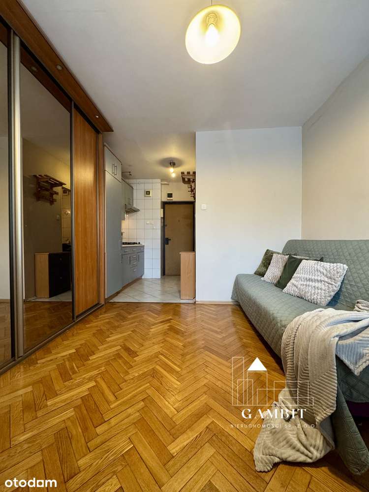 Rozkładowa kawalerka w idealnej lokalizacji-1