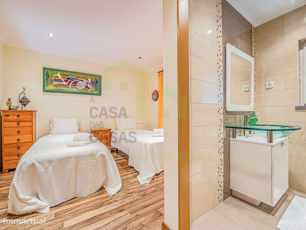 Vende Moradia T8, Ericeira 15 Km, A Casa das Casas-36