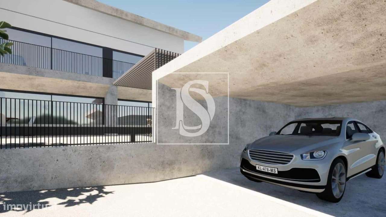 Moradia T4 de três pisos inserido num terreno com 1188m2. Exclente pot-17