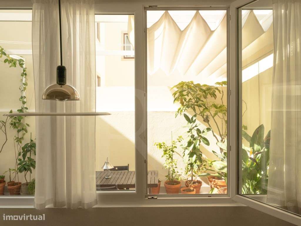 Apartamento T3 em Paço da Rainha / Campo Mártires da Pátria-0