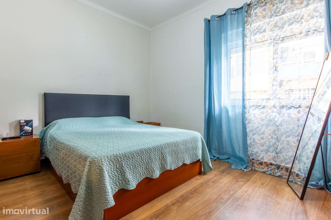 Paio Pires - Apartamento de 4 assoalhadas remodelado, com quintal-15