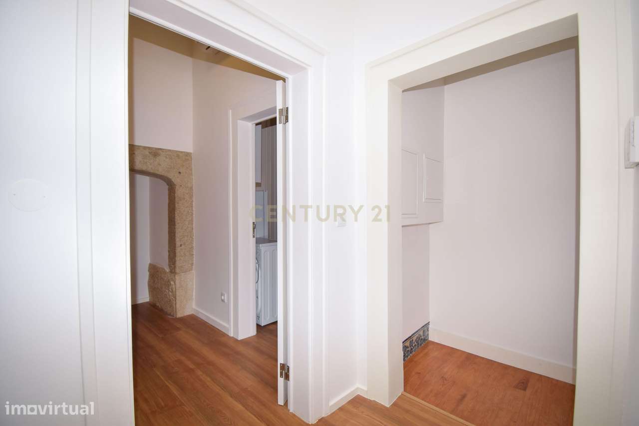 Apartamento T2 renovado na Rua dos Fanqueiros-18