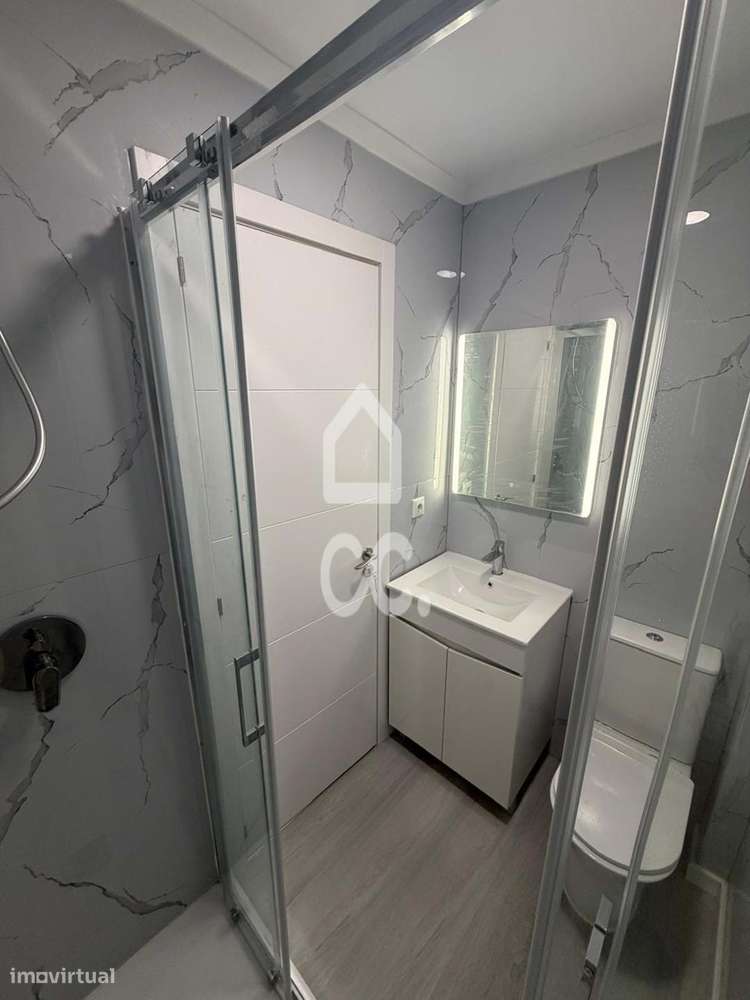 Apartamento T2  totalmente renovado em Benfica-7