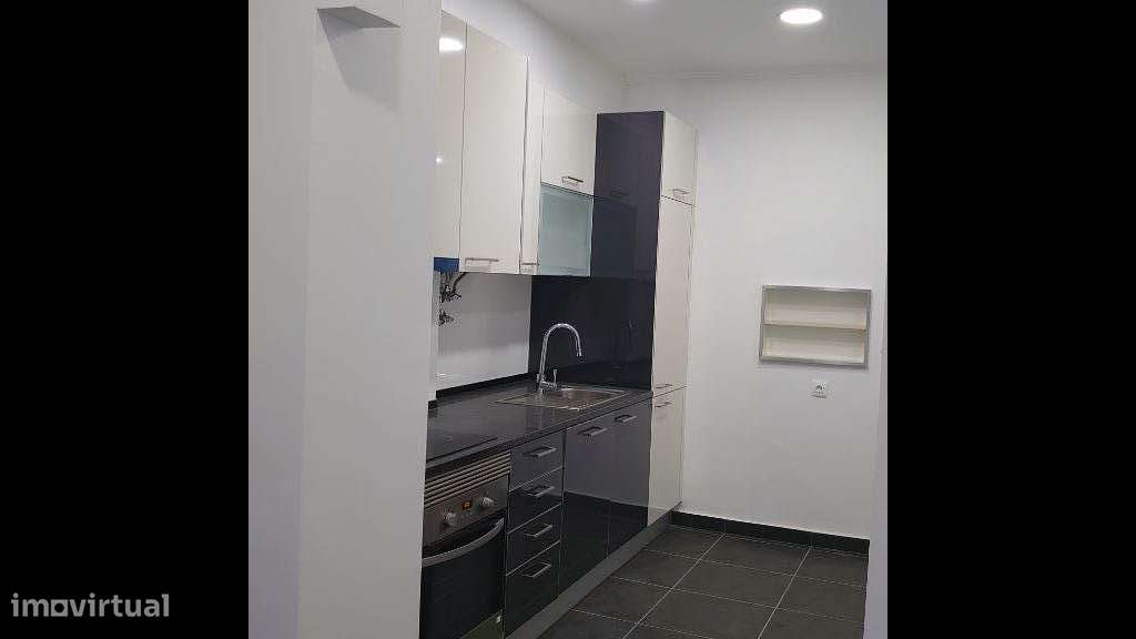 T4 remodelado R Angela Pinto junto Mercado Arroios-23