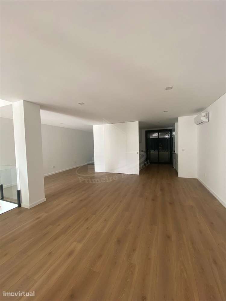 Moradia de gaveto em Santa Lucrécia-26