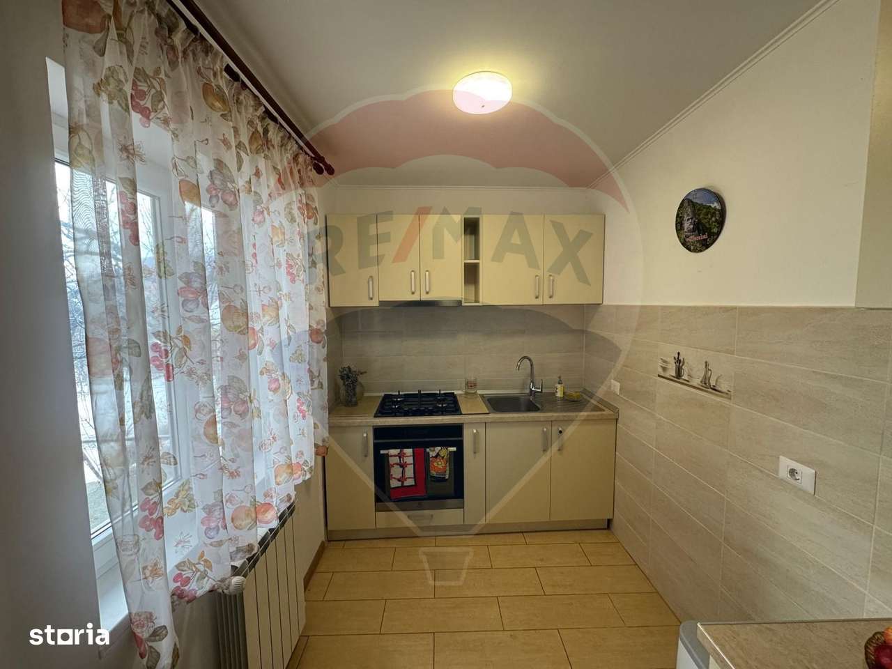 Casă / Vilă cu 6 camere de vânzare în zona Darmanesti-2