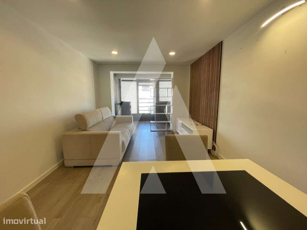 Apartamento T3 localizado na Avenida Dr. Lourenço Peixinho em Aveiro. - Grande imagem: 1/9