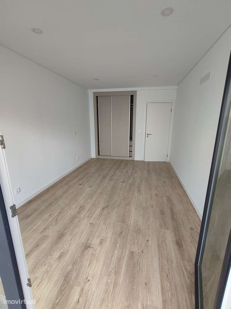 Oferta 1% do valor de aquisição - Moradia T2 com Piscina e Garagem-17