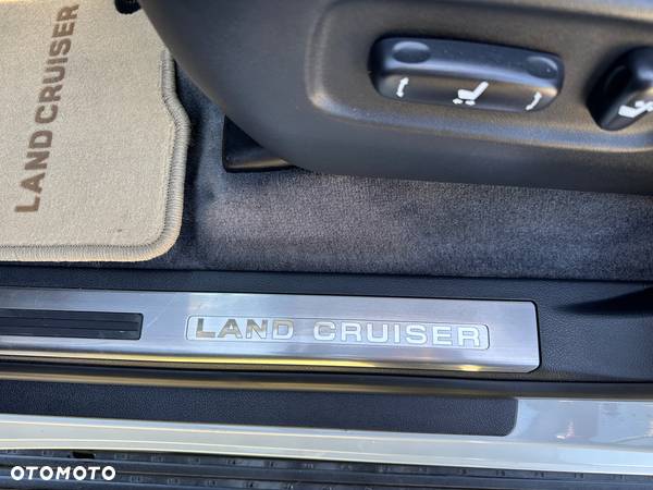 Toyota Land Cruiser LC 4.5 D-4D V8 Limited - 13