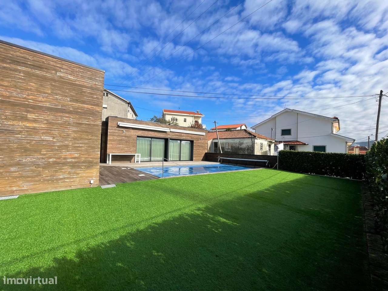 Moradia individual T3 com piscina em Fafe-19