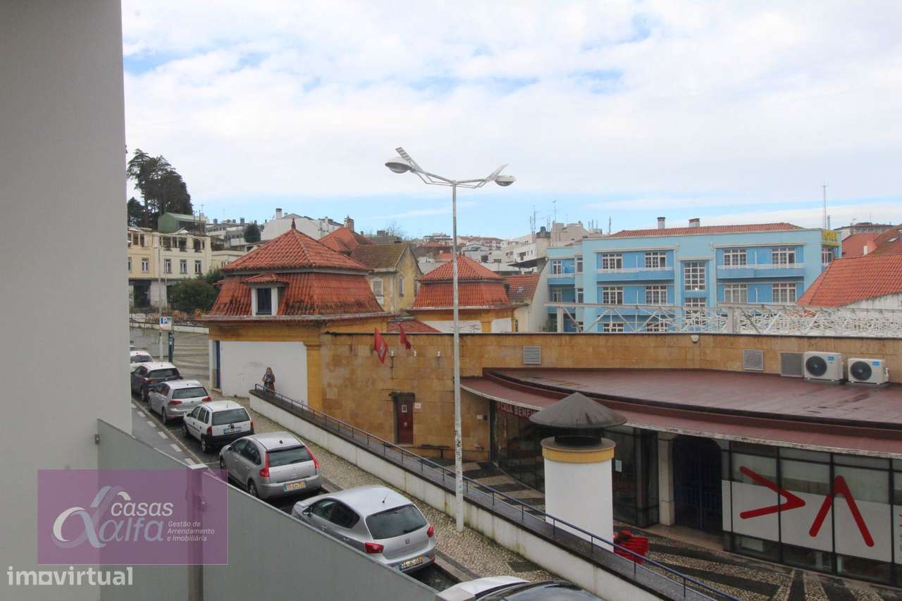 Apartamento T2 Mobilado no Centro de Leiria com Vista para o Castelo - Grande imagem: 5/17