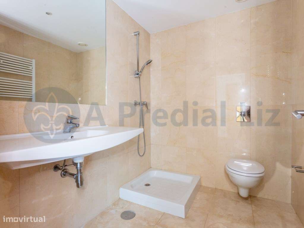 Apartamento T3+1 Duplex - À Av. da Boavista-12