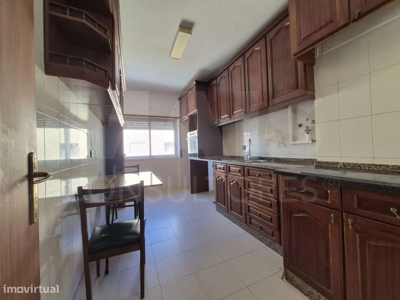 Apartamento de 3 Assoalhadas com Varanda na Serra da Mina-1