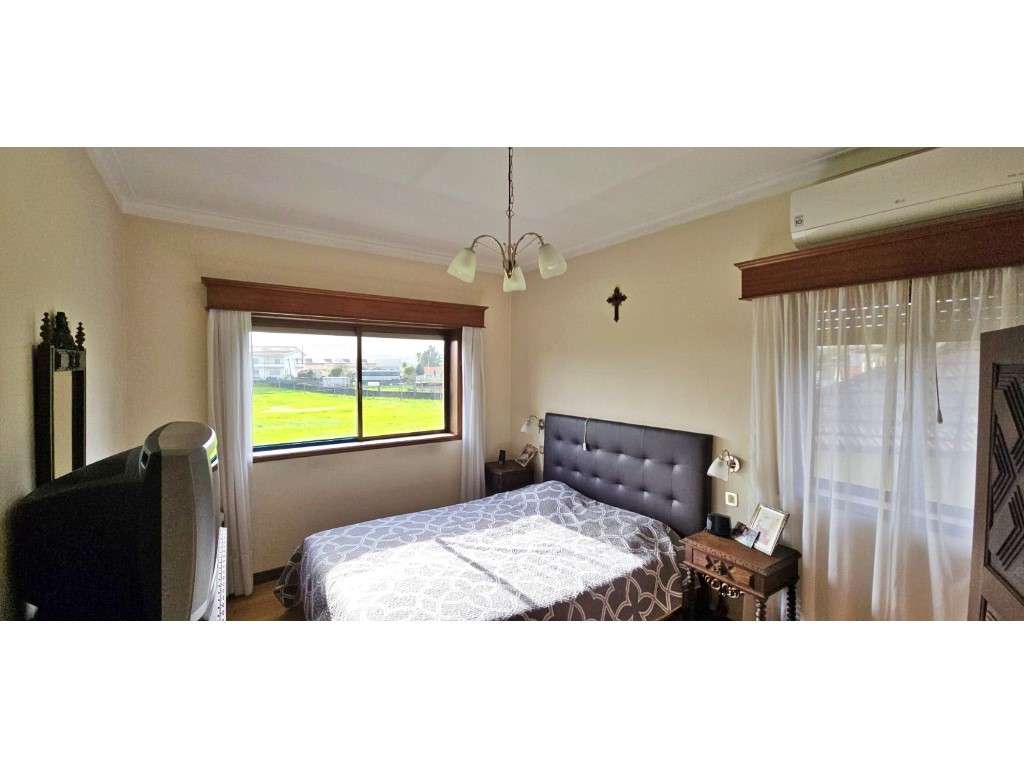 Moradia bifamiliar em São Romão do Coronado-7