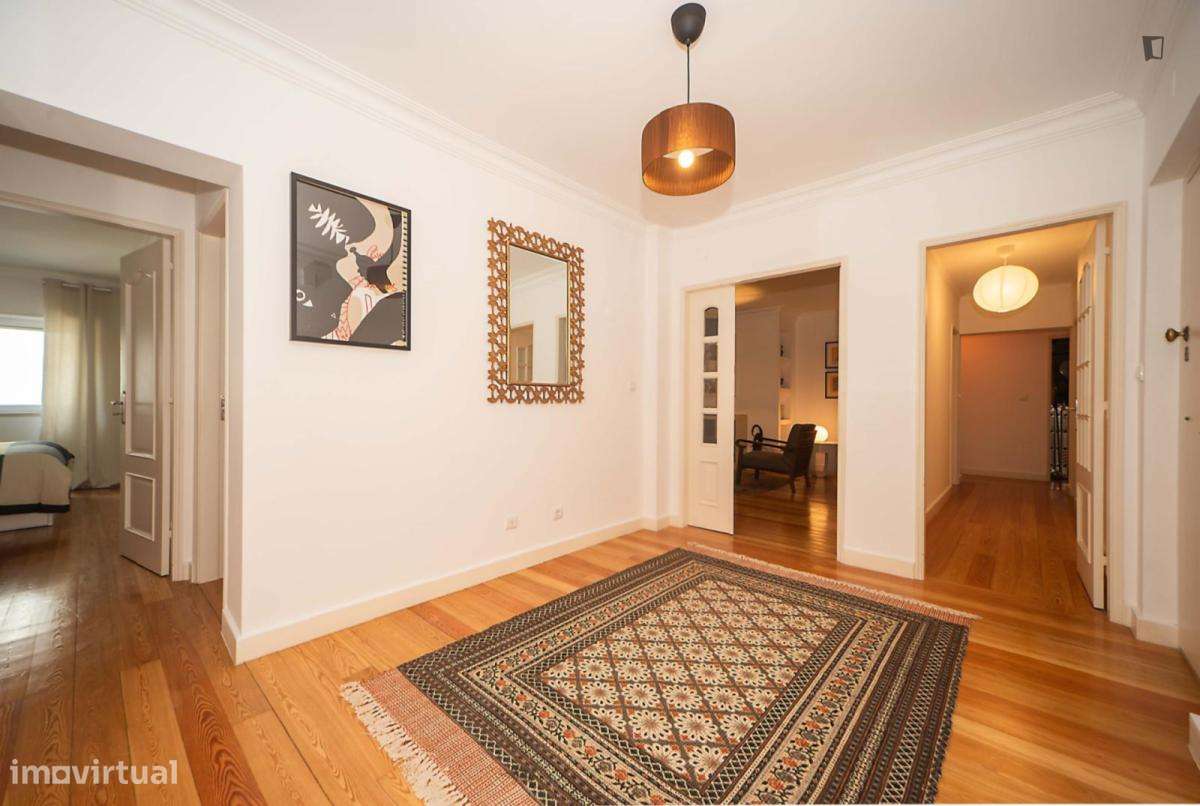 Quarto - localizado em Penha Lisbon - Grande imagem: 2/8