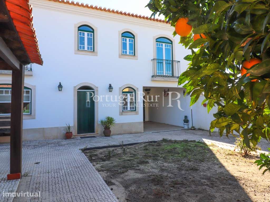 Elegante Moradia T4 com Jardim e Anexos em Alpiarça-18