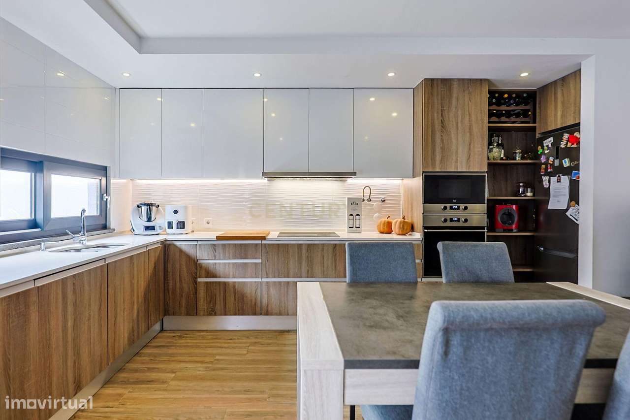 Moradia  T2 com aproveitamento de Sótão no Viso - Grande imagem: 2/38