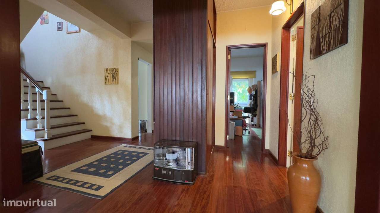 Moradia T6 - 220m2 - 3 pisos - 2 garagens - Barro - Pinheiro de Loures-6