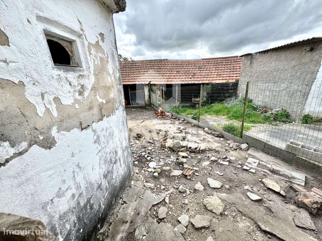 Moradia para reconstrução c/997m2 de terreno e anexos. - Grande imagem: 5/8